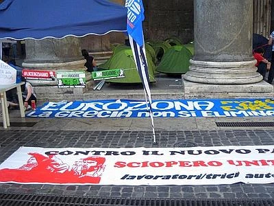 'Blockupy', scontri tra polizia e manifestanti. Un agente ferito