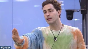Grande Fratello Vip, Tommaso Zorzi su Gabriel Garko: “Chi dei due porta la gonna?”, imita la d'Urso