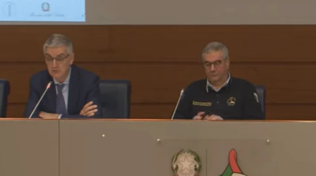 Coronavirus, il bollettino di Borrelli: "743 morti in un giorno", la curva dei decessi si impenna di nuovo