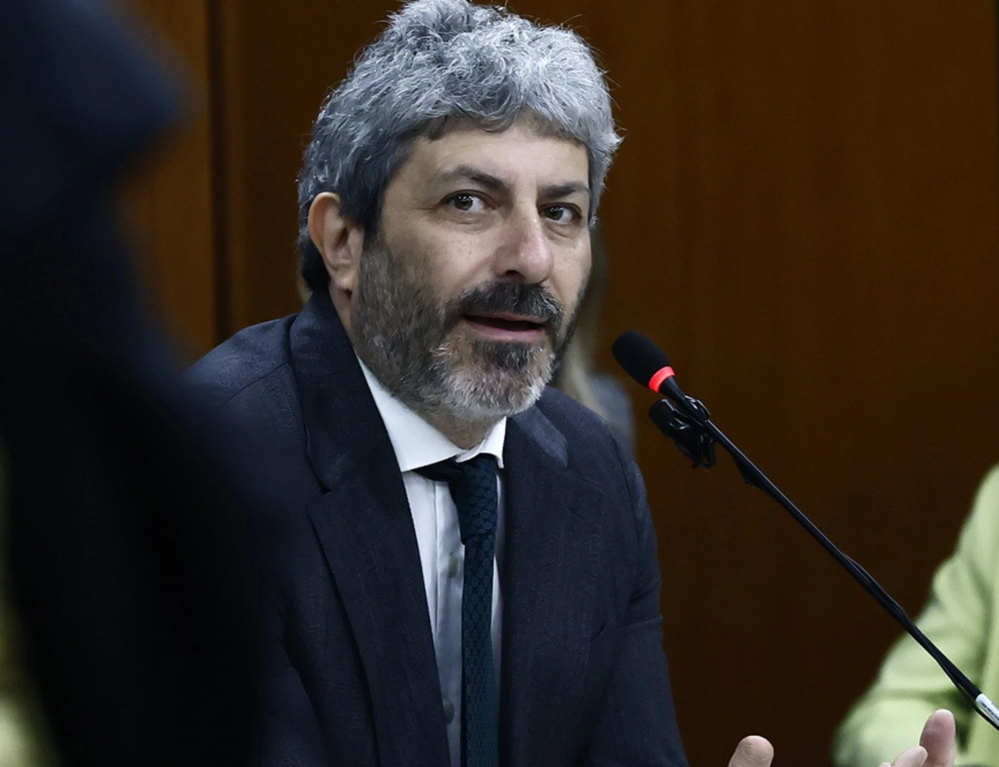 Roberto Fico, ribasso del 31% sul costo del lavoro: il caso travolge il grillino
