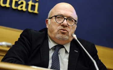 https://media.liberoquotidiano.it/KiQJIBlp7eSS85KlqahFz4i4f_LCMRF6N0vm1MmNjxM/width:800/quality:90/aW1hZ2VzLzIwMjYvMTAvMDMvMDgyNDEyMzc5LTU3Y2RmYTk4LWZmODUtNGZlOS1iOTdiLTRiYmNlNDE2NWU0ZC5qcGc.webp
