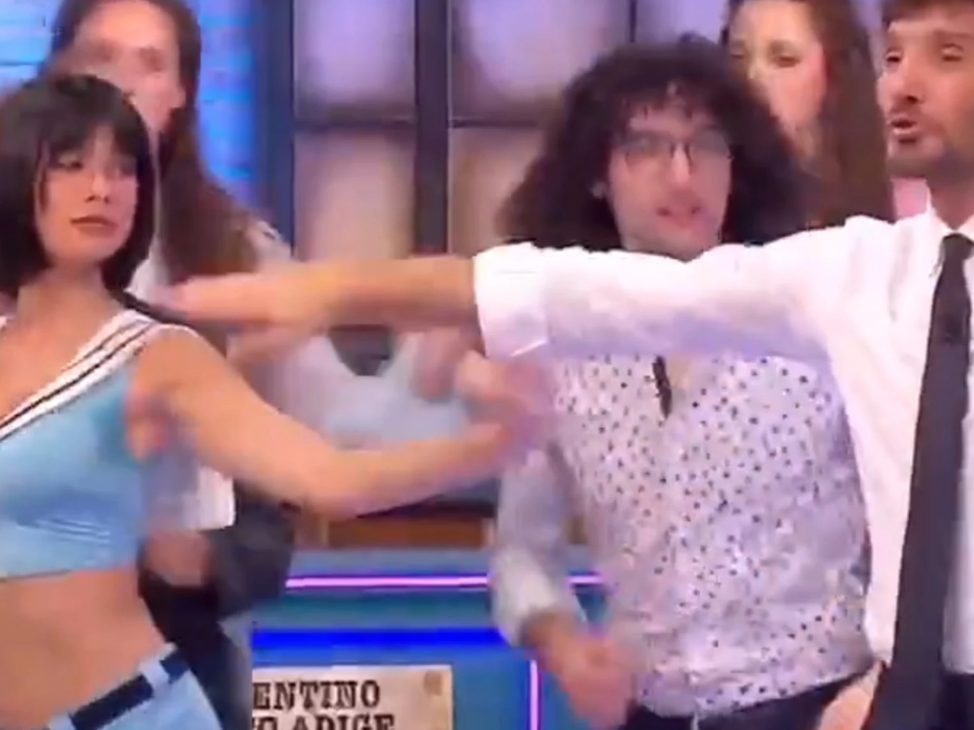 Affari Tuoi, Martina Miliddi irrompe in studio così: tripudio sexy