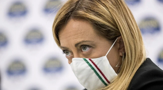 Giorgia Meloni, il messaggio alla leader FdI: perché la destra da sola non vince, il precedente di Marine Le Pen