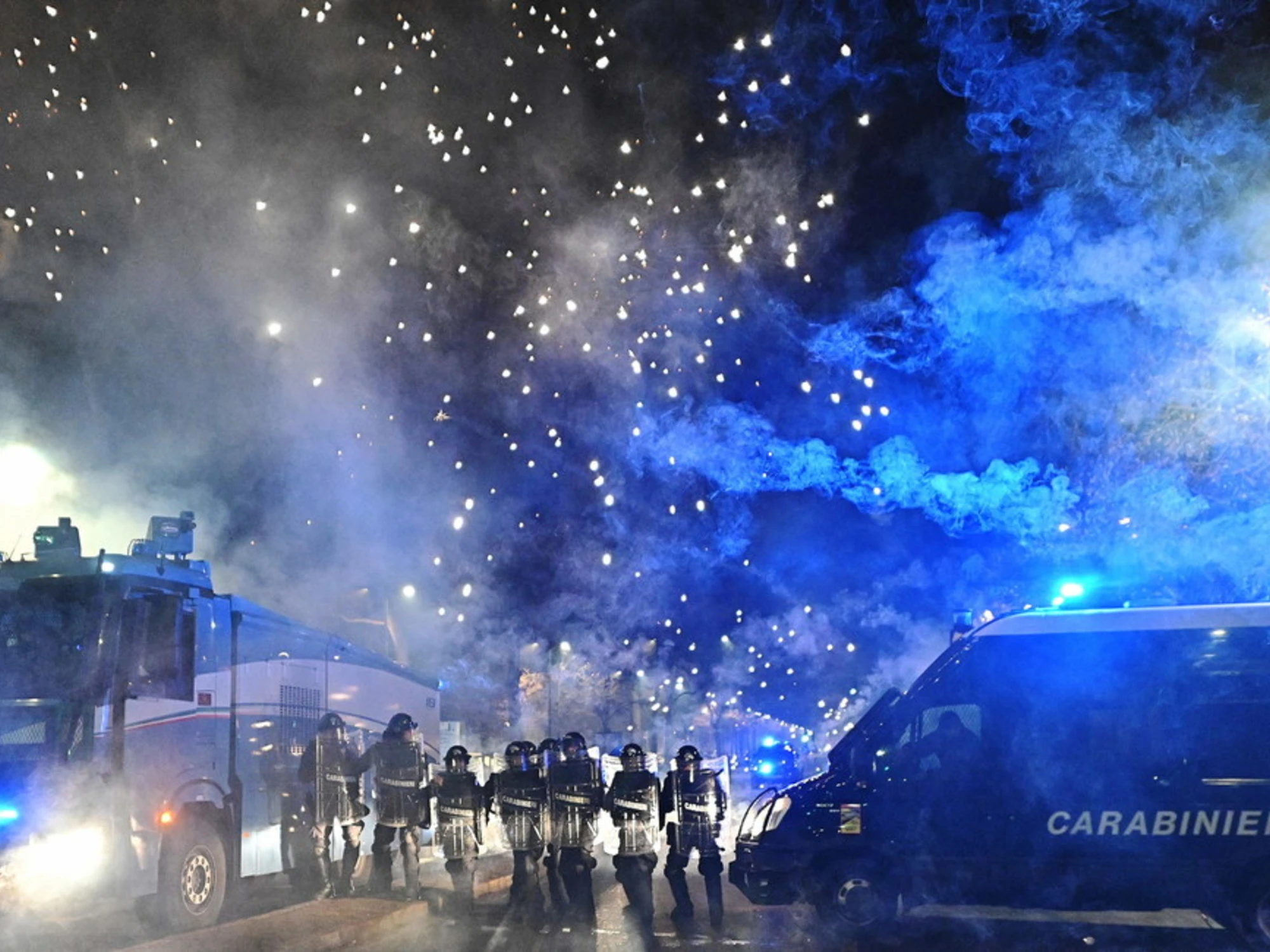 Vergogna di Capodanno: 4 carabinieri feriti, ecco Askatasuna