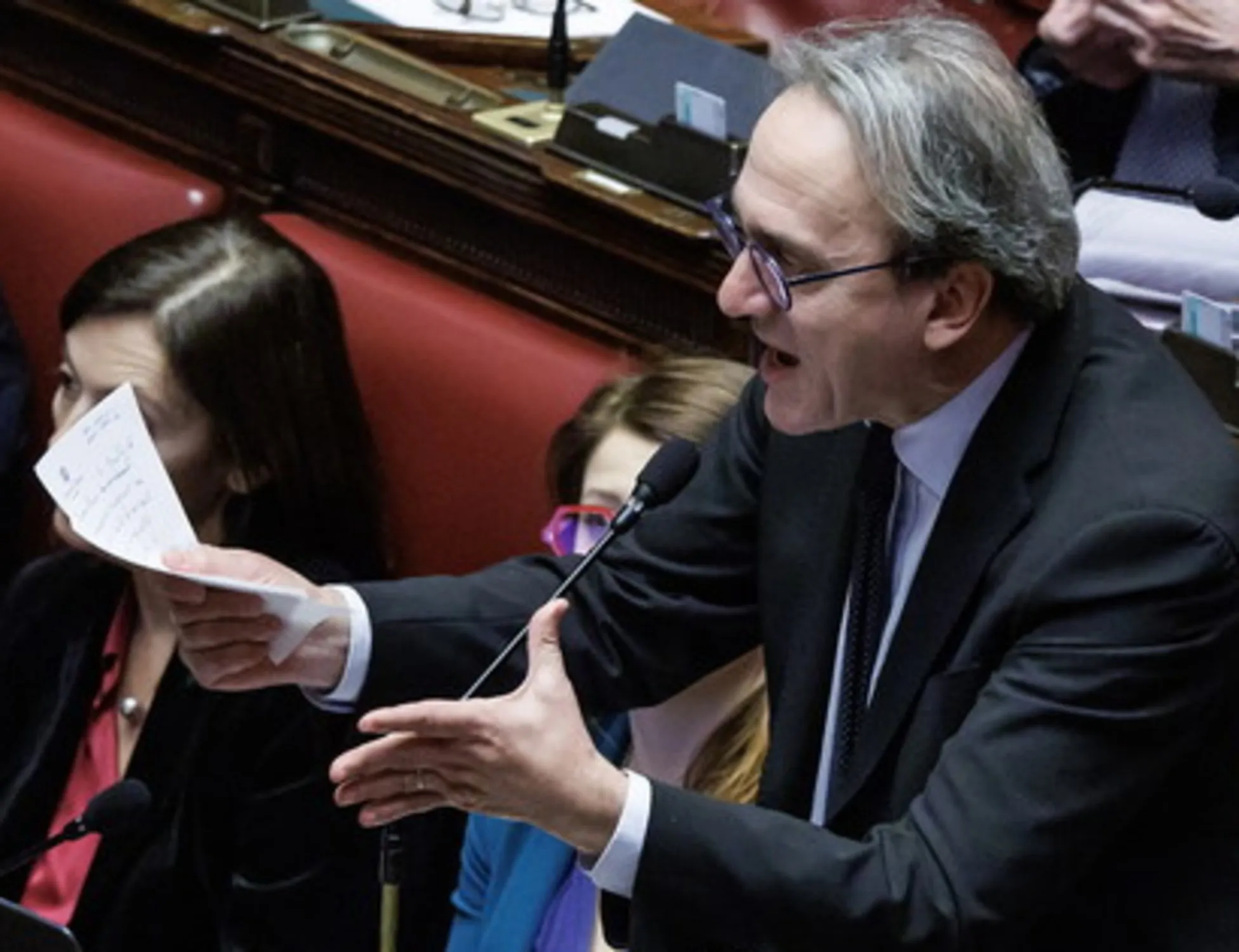 Leggi l'articolo: Bonelli attacca Meloni: "Dillo a Zelensky", ma fa una figuraccia