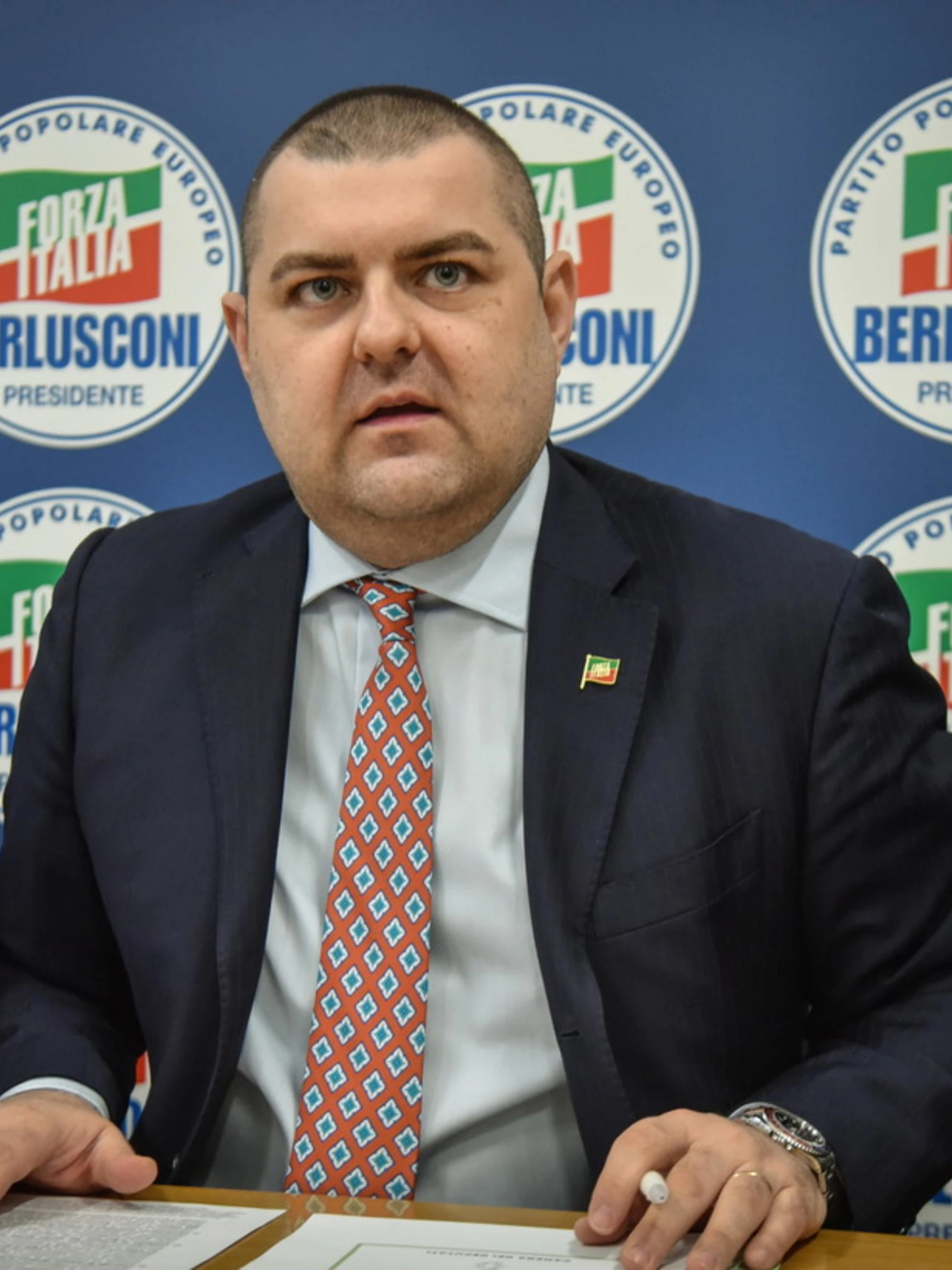 Milano, Forza Italia tende la mano a Calenda