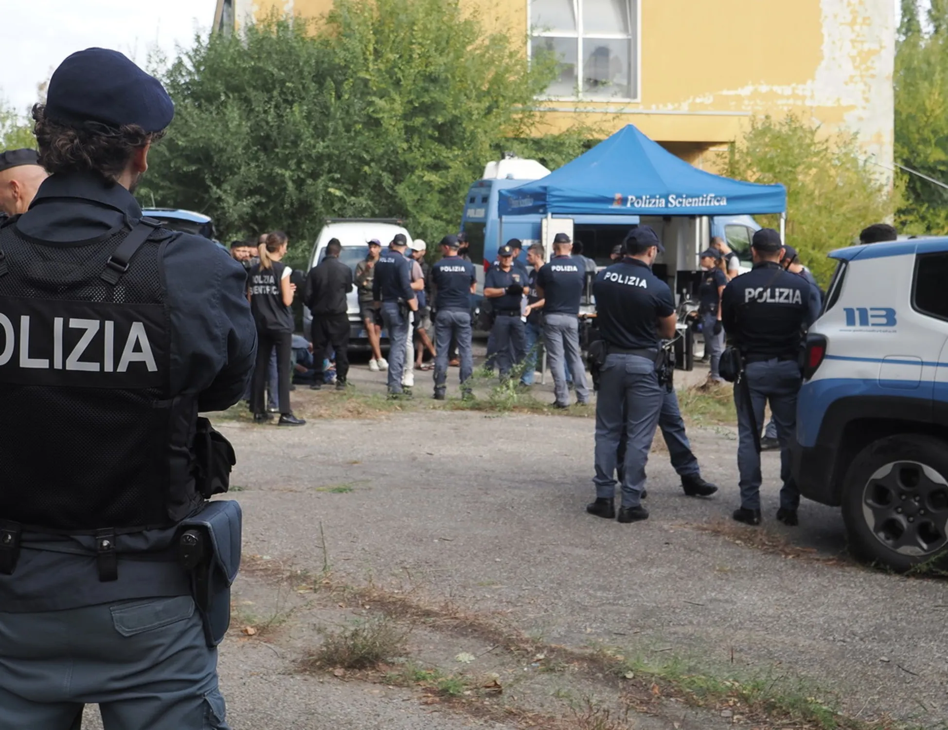 Maxi-blitz della Polizia contro l'immigrazione clandestina: l'ultimo scandalo
