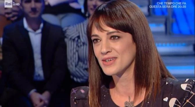 Domenica In, durissima accusa a Mara Venier: "Asia Argento? Forse alla tv di Stato...". Il brutto sospetto