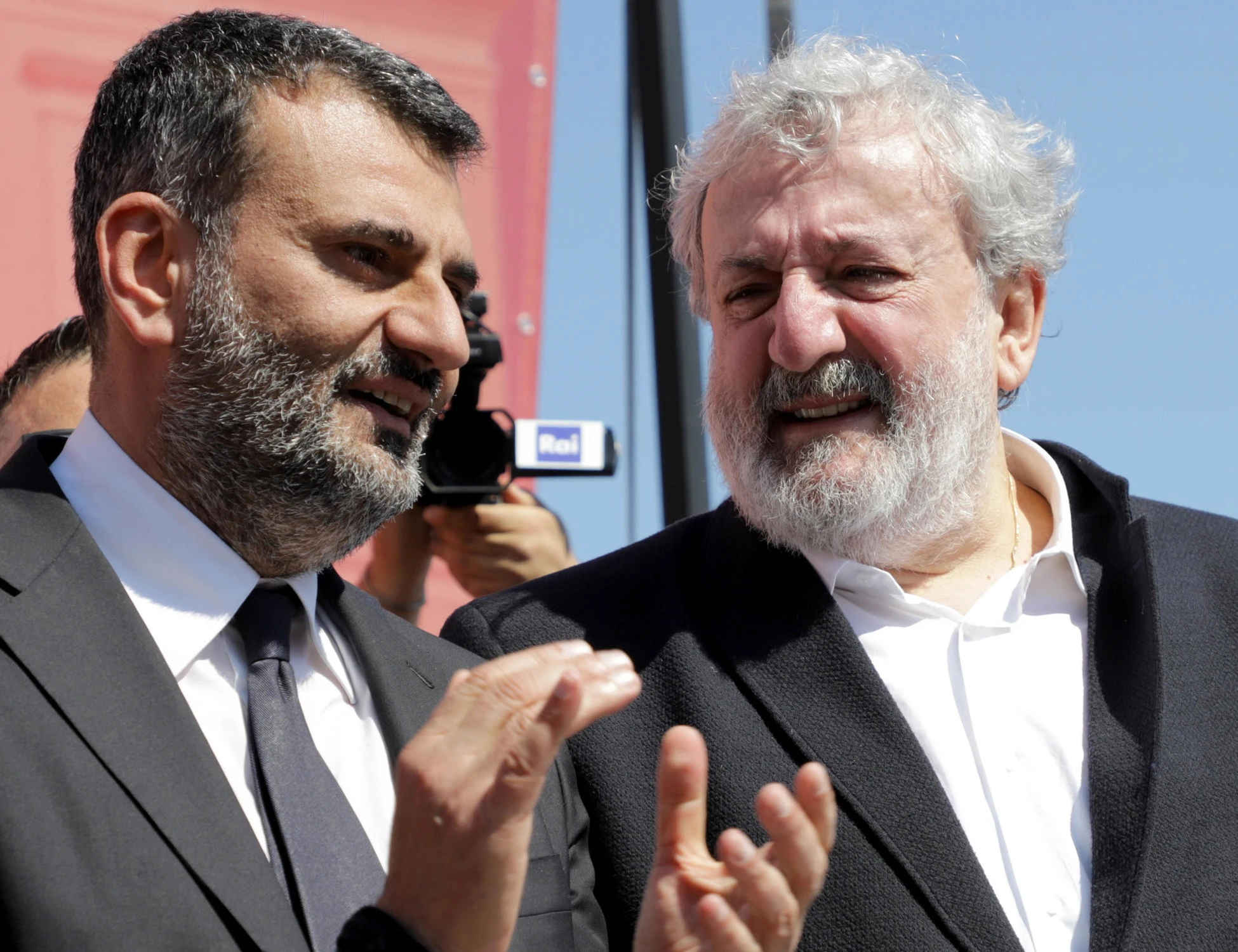 Il Pd esplode, Emiliano va avanti e Decaro frena: caos in Puglia