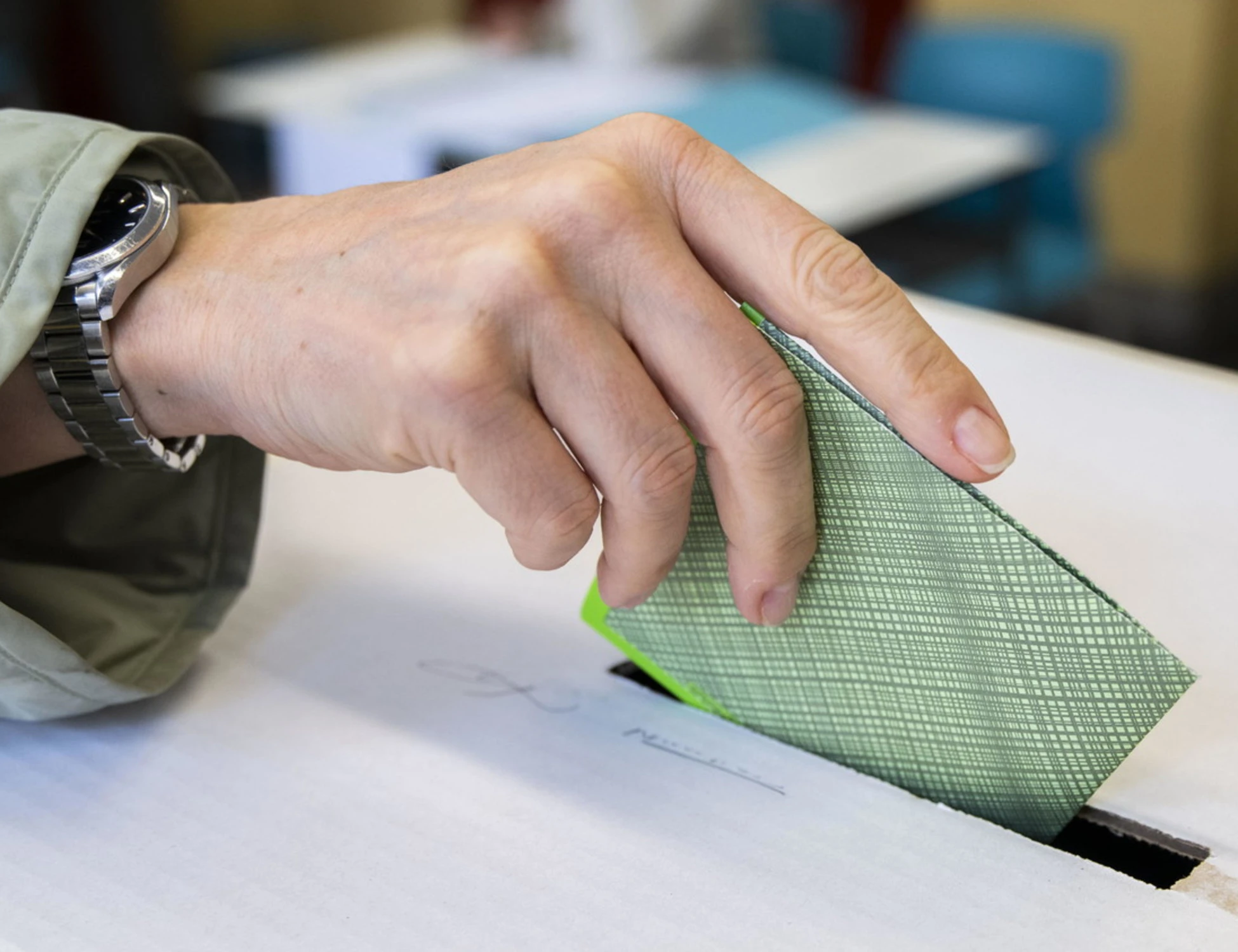 Sondaggio supermedia, super-condanna per la sinistra: dove vola FdI