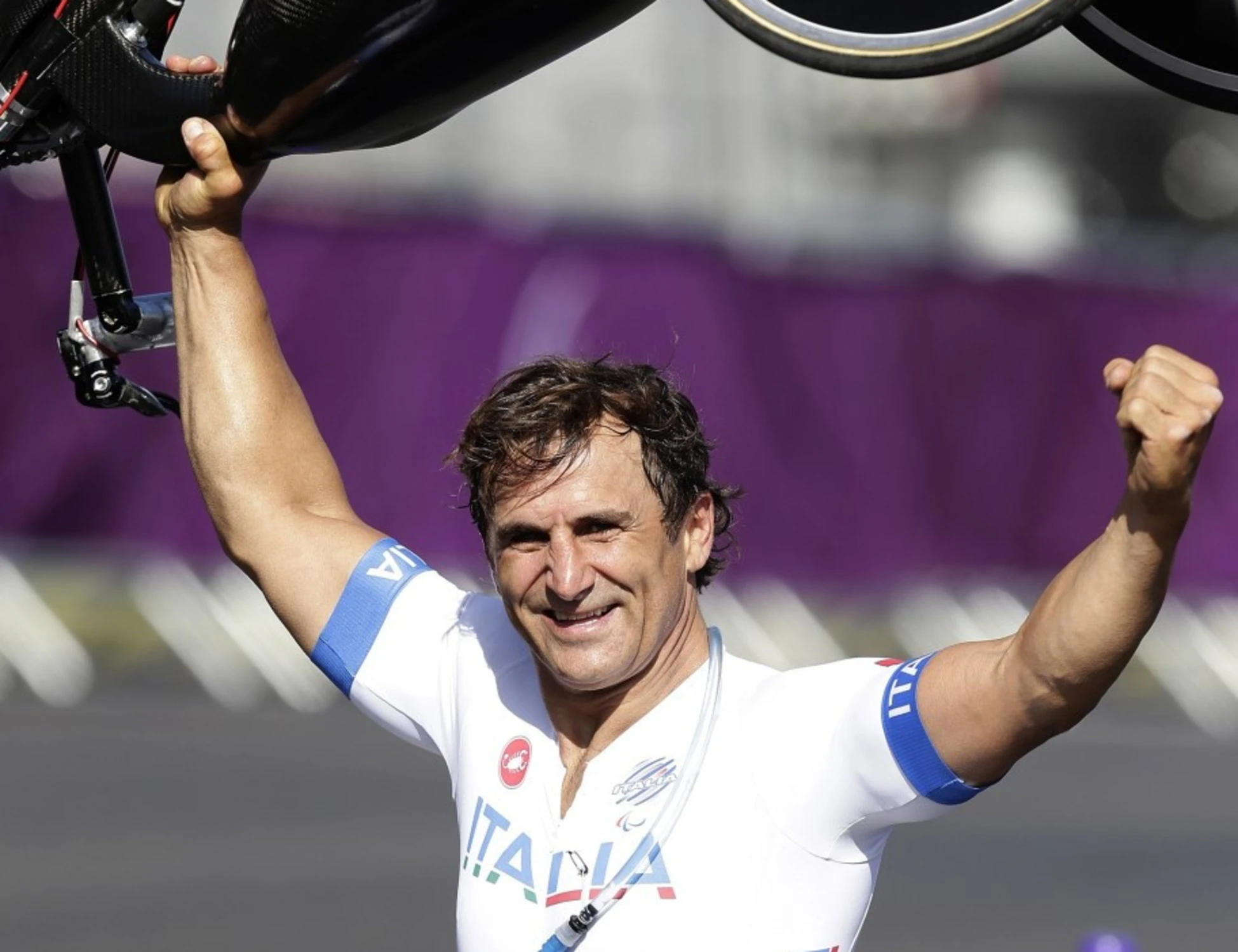 Alex Zanardi è morto: i motori, le paralimpiadi, l'incidente. Gloria e tragedia