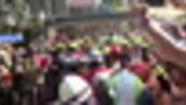 Venezuela, applausi per l'uomo estratto vivo 8 giorni dopo il sisma