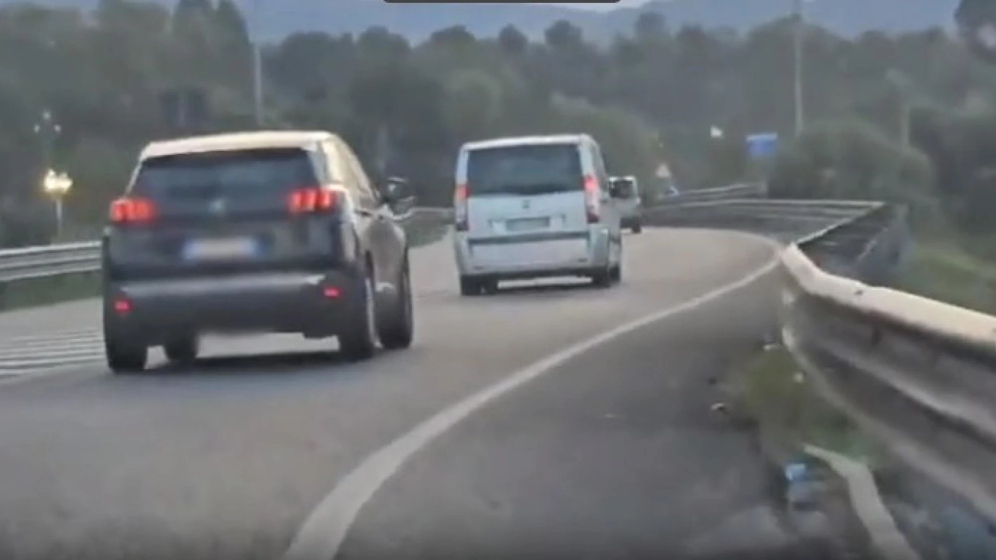 Prato, immigrazione clandestina: pakistano strangolato e abbandonato in autostrada