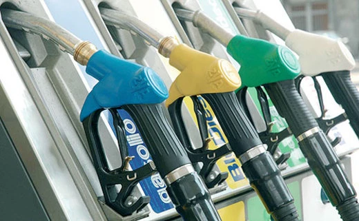 Caro benzina, Zanonato: "Richiamo ai petrolieri, niente aumenti"