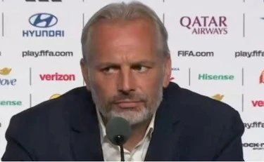Mondiali 2026, il Ct Desabre scopre la morte del padre in conferenza stampa