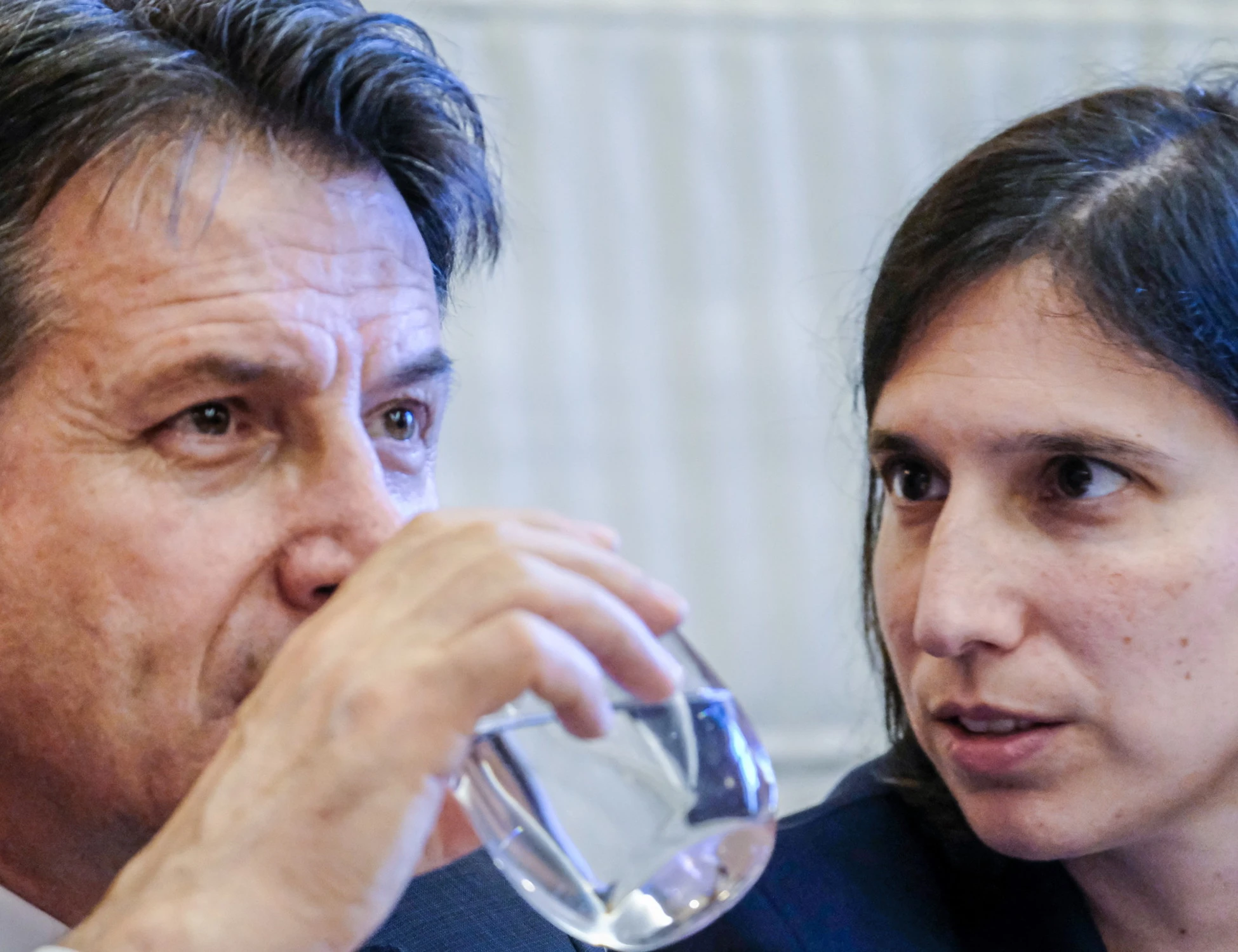 Pd, retroscena: "Gioca a pallettoni", Conte innesca la rivolta contro Schlein