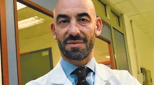 Coronavirus, Matteo Bassetti: "Ho confrontato i dati su contagi e morti, non è un caso", il dettaglio sugli asintomatici