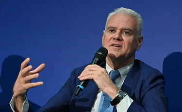 Pd, fischiano il ministro Zangrillo? Lui zittisce tutti: "Vergognatevi"