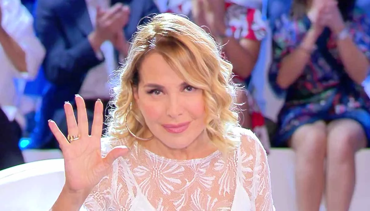 Pomeriggio 5, Barbara d'Urso umilia la vegana Daniela Martani: "Decido io chi parla: non tu"