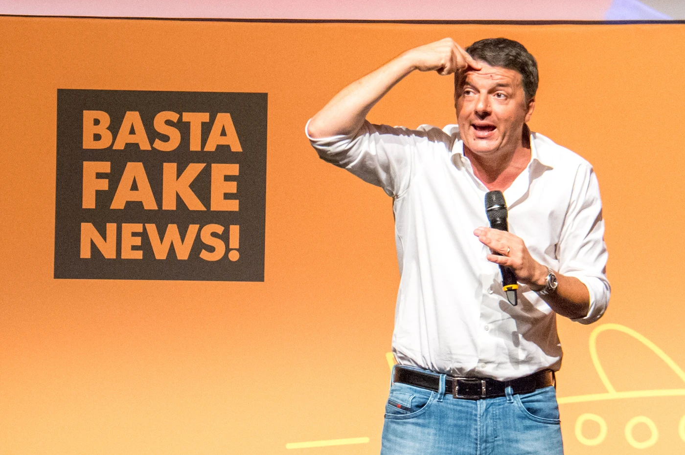 Matteo Renzi: " L'idea di un'alleanza con i Cinque Stelle non è un colpo di genio: è un colpo di sole"