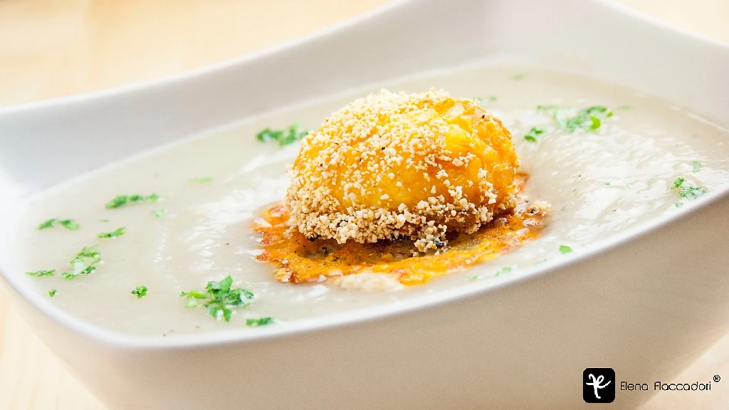 Crema di topinambur con tuorlo fritto
