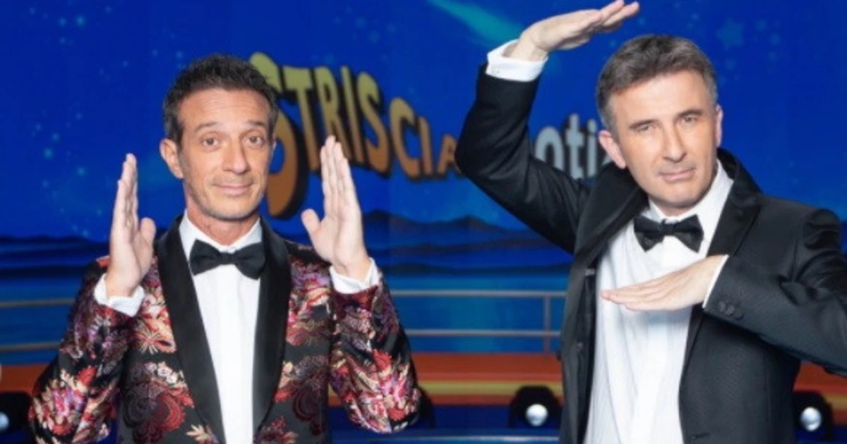 Striscia la Notizia, Shaila Gatta e Mikaela festeggiano "vestite" così: trasparenze totali, spunta una foto incendiaria