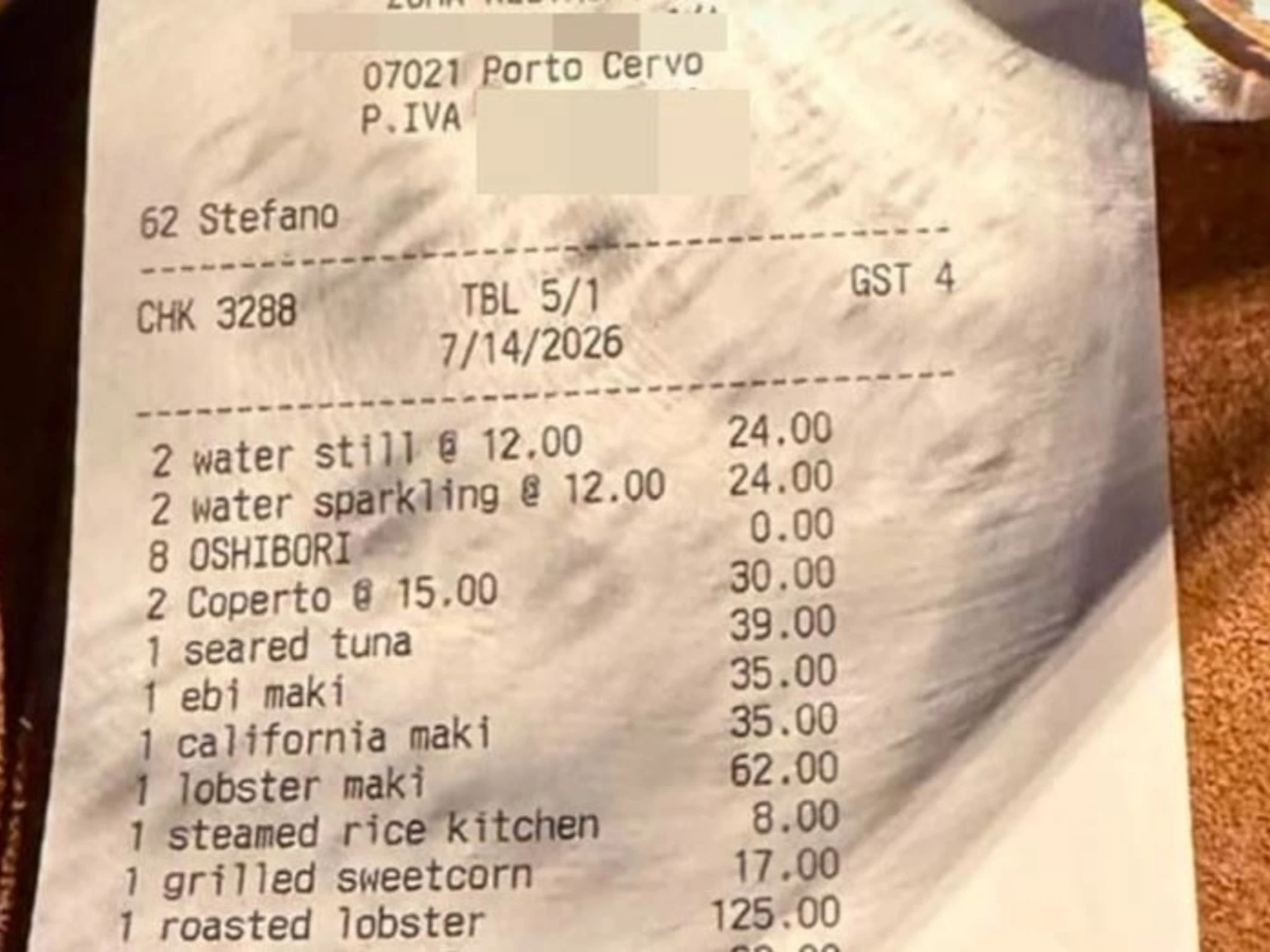 "Saltate sulla sedia?": il costo di un caffè in Sardegna, lo scontrino-scandalo