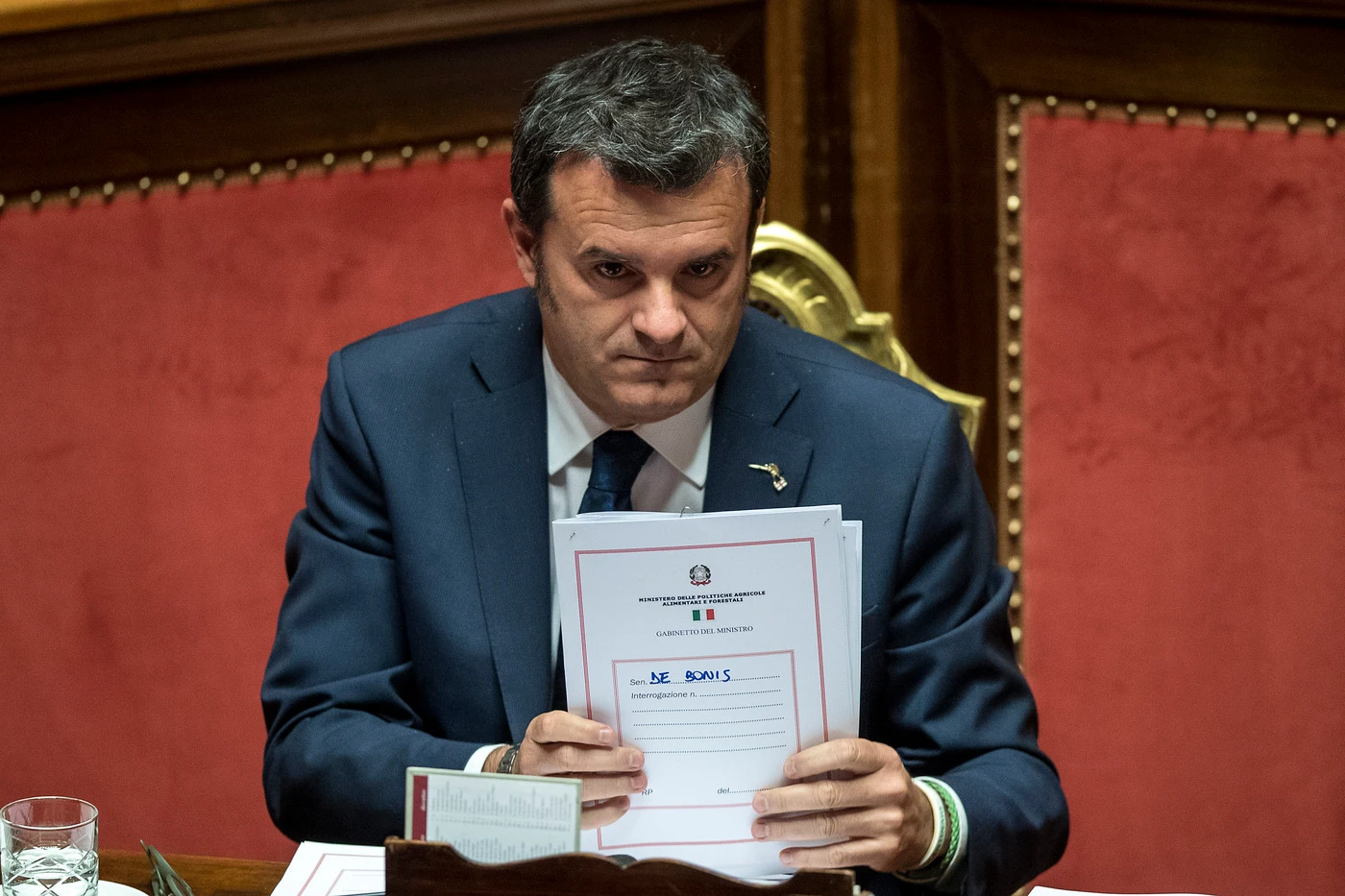 Sea Watch, a Pavia una messa per Carola Rackete. Il ministro Centinaio bombarda: "Pagliacciate"