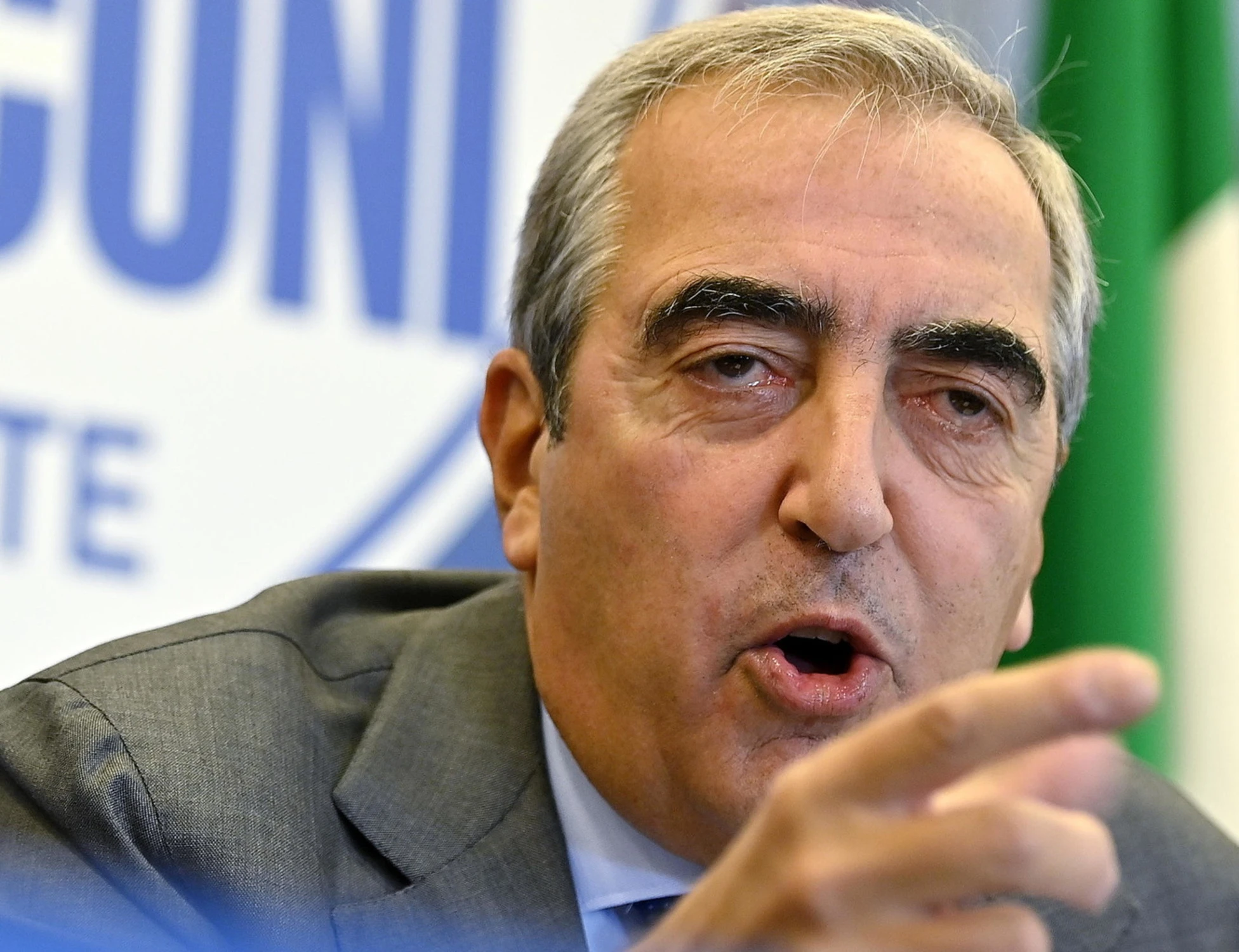 Campania, Gasparri inchioda Roberto Fico: "Come hai campato in questi anni?"