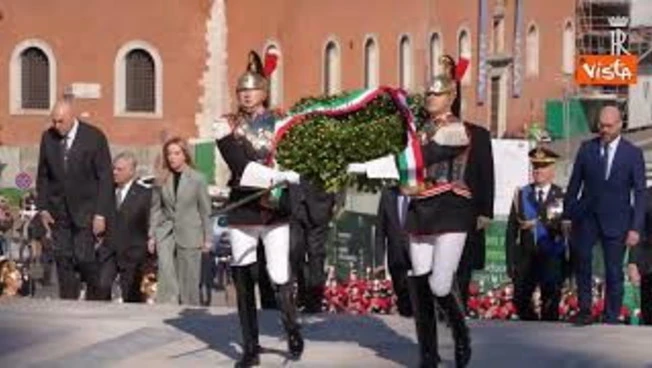 Giornata dell'Unità d'Italia, l'omaggio di Mattarella al Milite Ignoto all'Altare della Patria