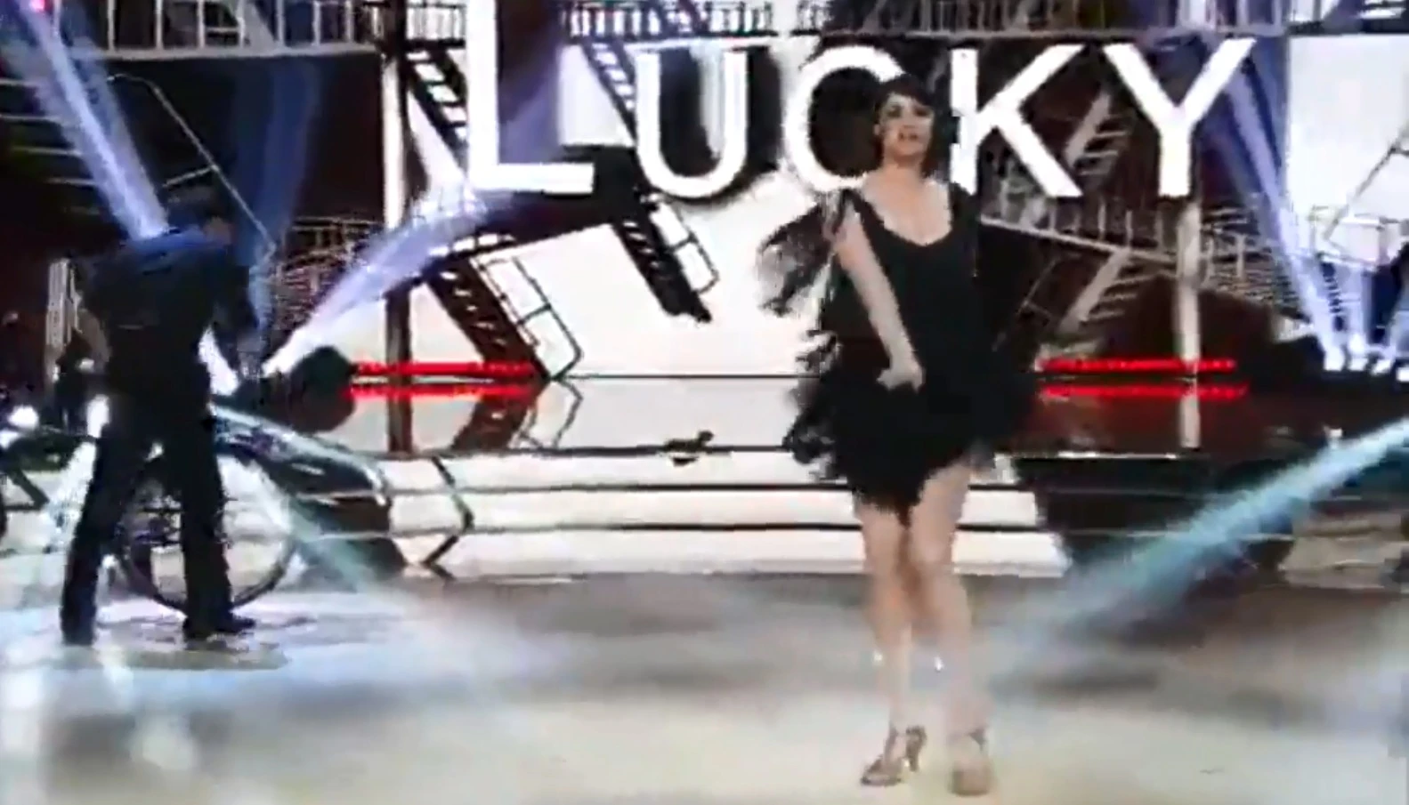 Ballando con le Stelle, vestitino striminzito e terremoto sexy: Elisa Isoardi incanta il pubblico