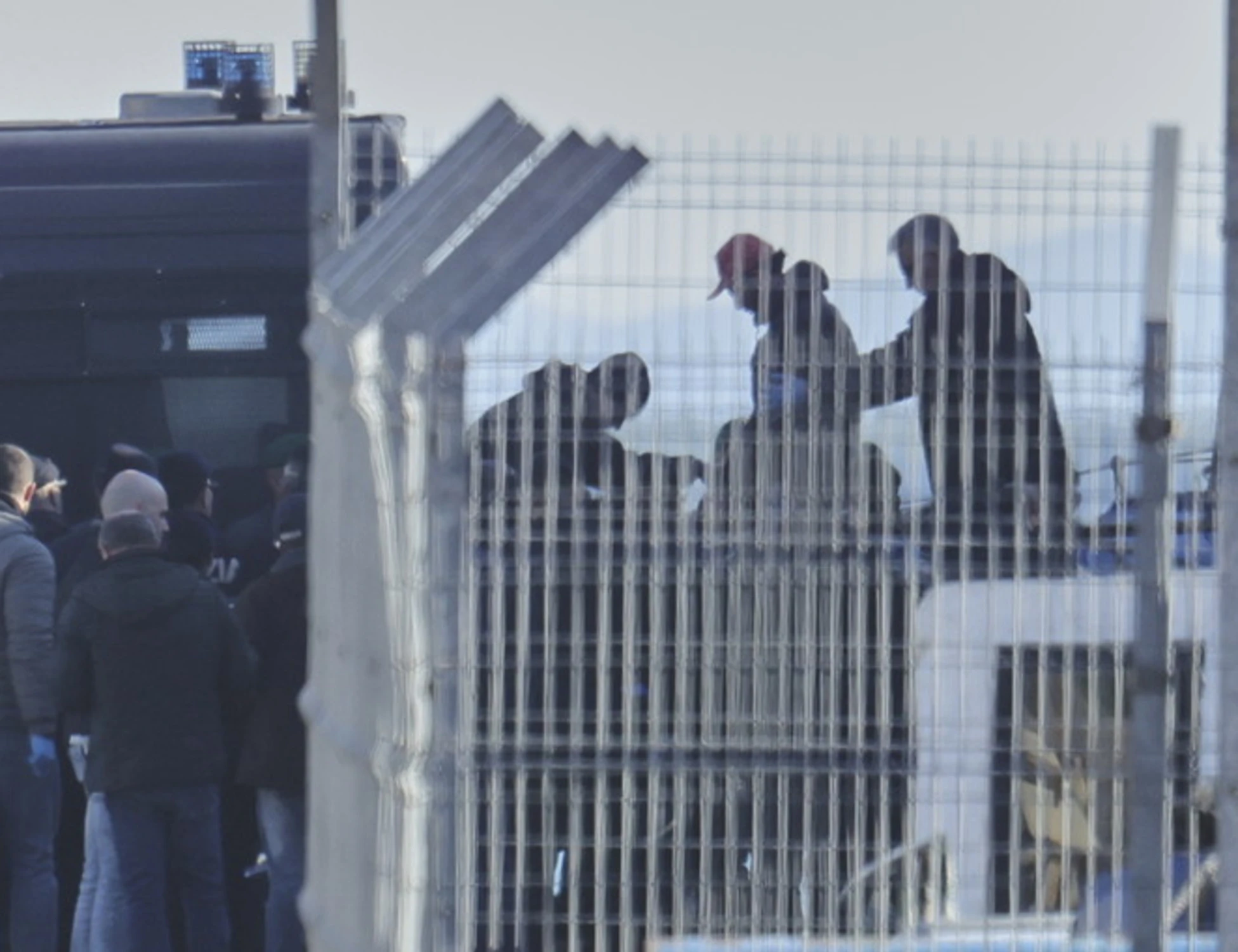 Migranti, l'Austria dalla parte di Giorgia Meloni: "Sì ai centri migranti fuori dall'Ue"