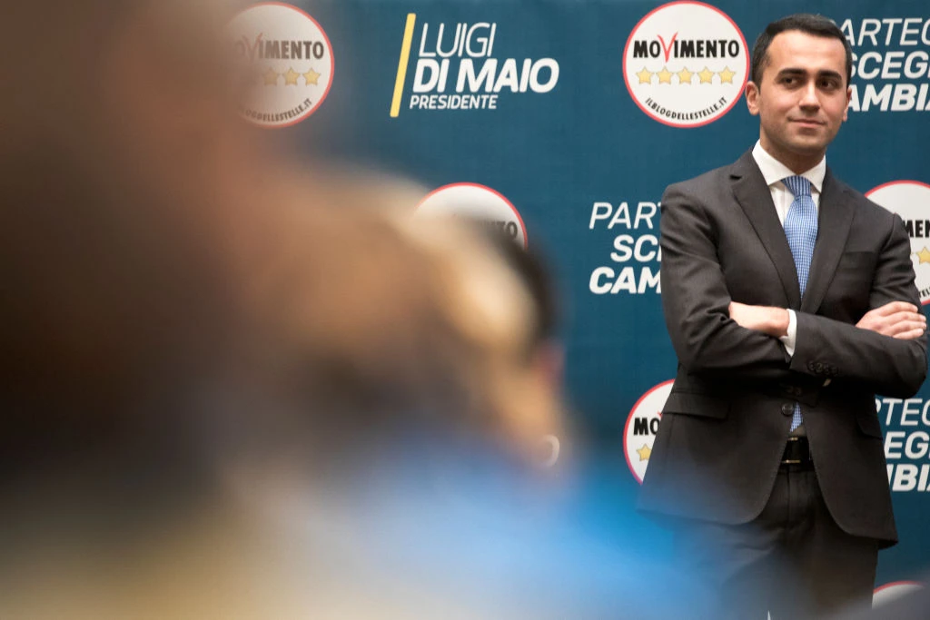 Luigi Di Maio, la fregatura M5s. Il retroscena: le carte del notaio, Davide Casaleggio unico proprietario del Movimento