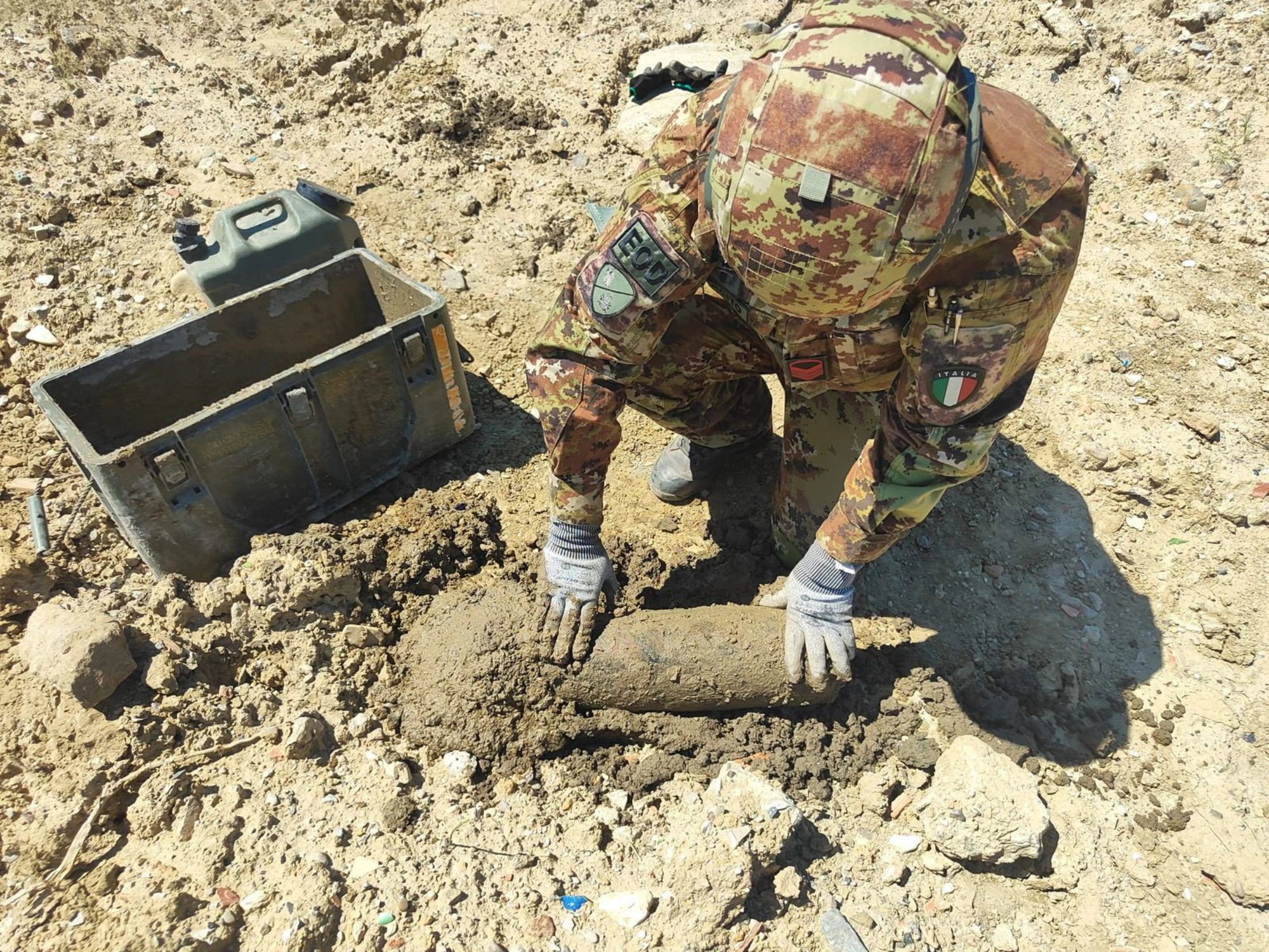ESERCITO: GLI ARTIFICIERI ALL'OPERA IN TRE DIVERSE BONIFICHE