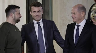 Macron, la verità dietro la cena "di fretta" con Zelensky