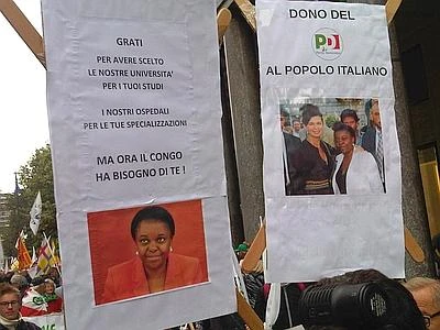 Immigrati, Lega in piazza a Torino Bossi: "Mia legge è equilibrata"