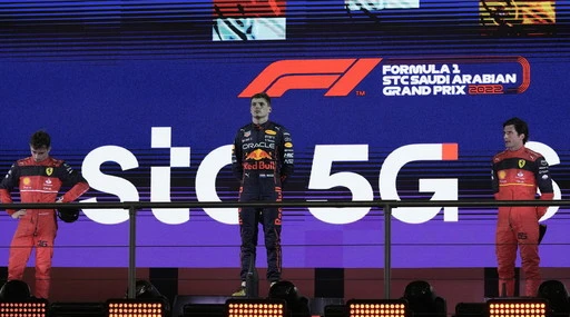 Formula 1, sfida stellare Verstappen-Leclerc in Arabia Saudita, la spunta l'olandese