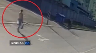 Kharkiv, bombardata una signora che cammina in strada: l'orrore in diretta, immagini forti