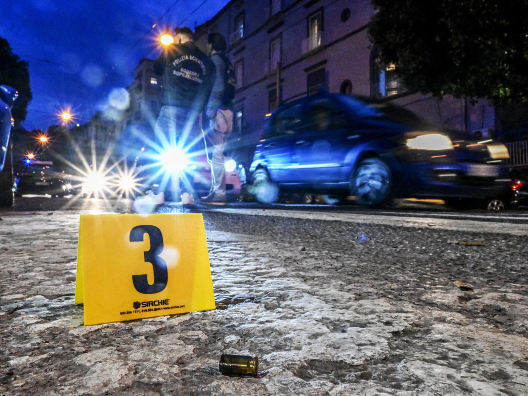 Leggi l'articolo: Mattanza a Torino: caccia all'uomo incappucciato