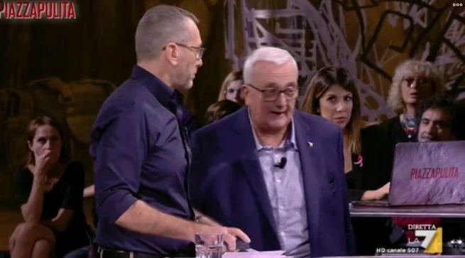 PiazzaPulita, Mario Borghezio contro Corrado Formigli: "Parlate male della Lega e mi fate tacere?"
