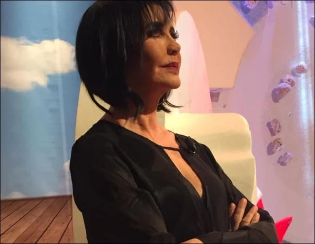Fiordaliso, crisi di nervi in treno: "Mi sono rotta i co***". Spunta Rita Dalla Chiesa: "Fatti valere"