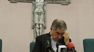 Vaticano, Angelo Becciu respinge le accuse di peculato: "Una cosa strana, spero che Papa Francesco non si faccia manovrare"