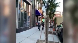 New York, donna massacrata senza ragione per strada: il video che sconvolge gli Usa