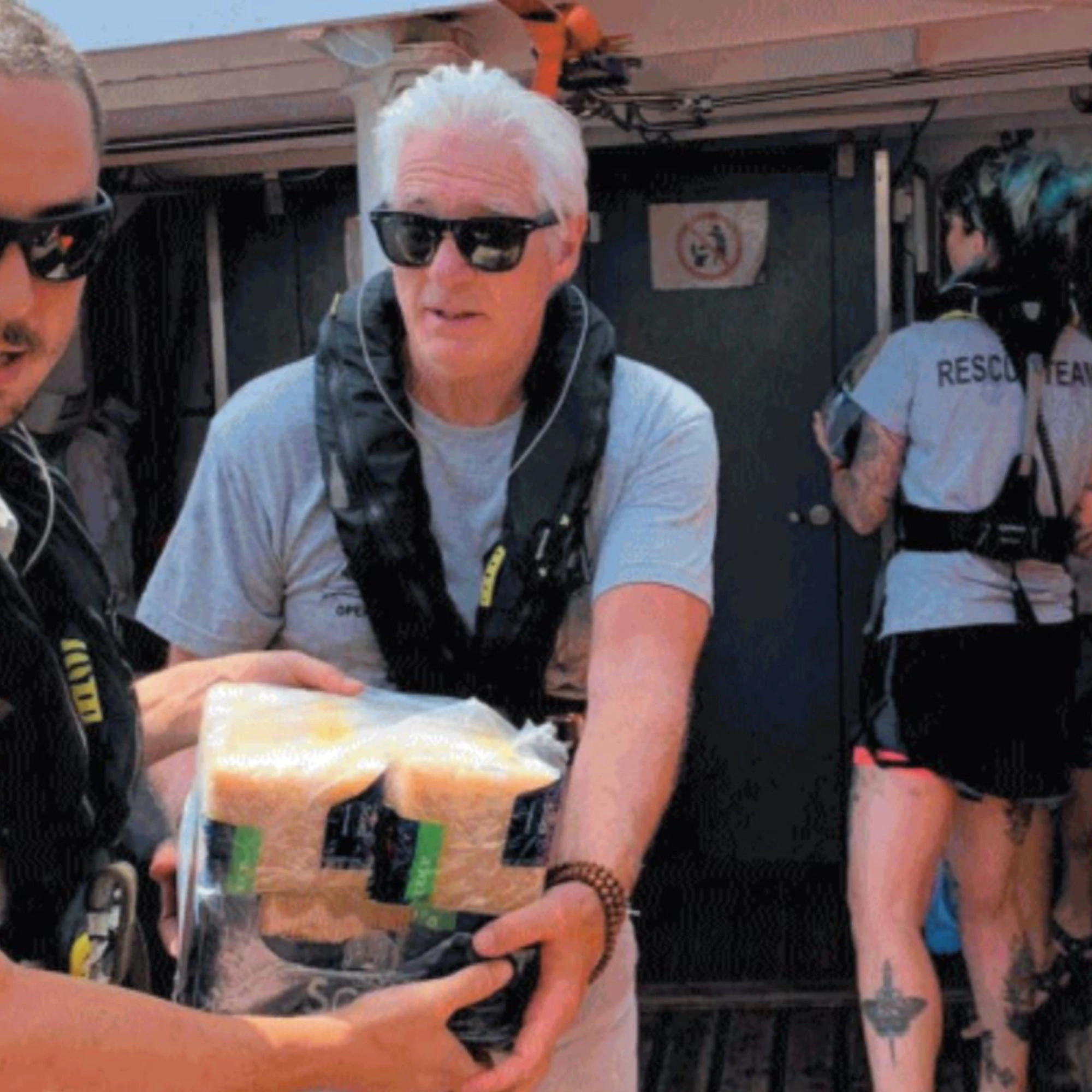 Ci mancava Richard Gere contro i centri in Albania...