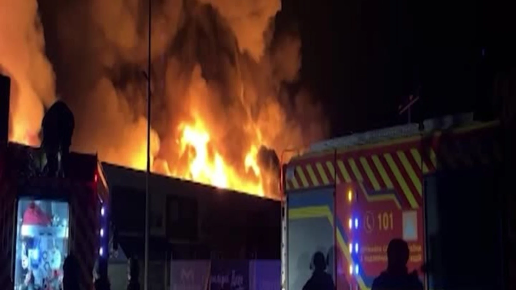 Ucraina, raid russi su Zaporizhzhia e Odessa: in fiamme centro commerciale