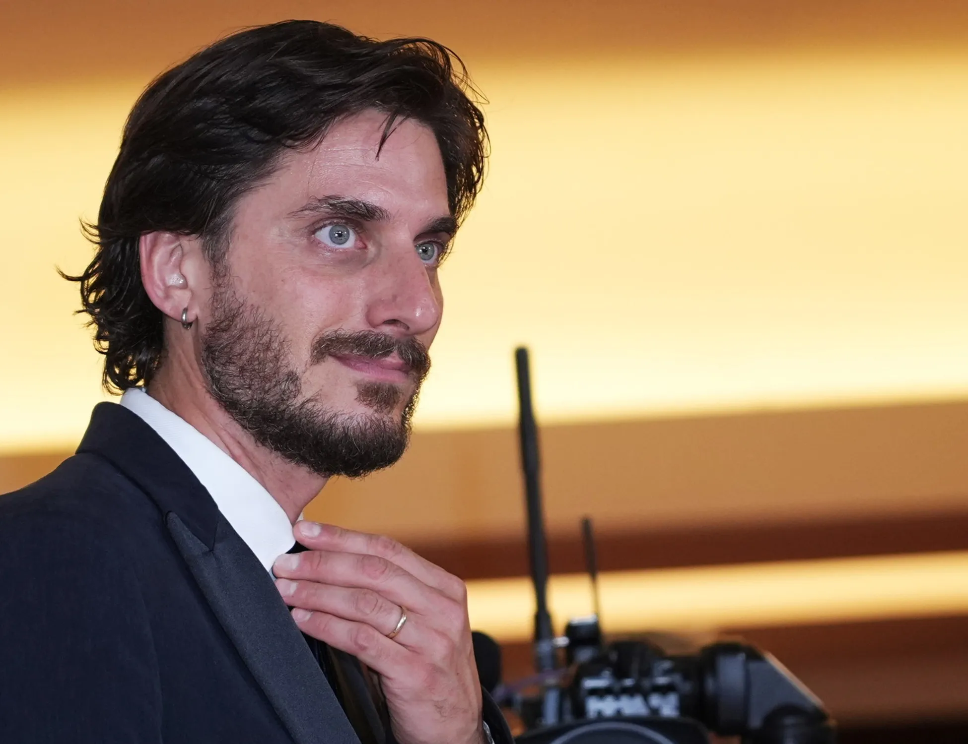 Leggi l'articolo: Chi manderà in onda in chiaro M-Il figlio del secolo (e quando): assalto a orologeria a Meloni