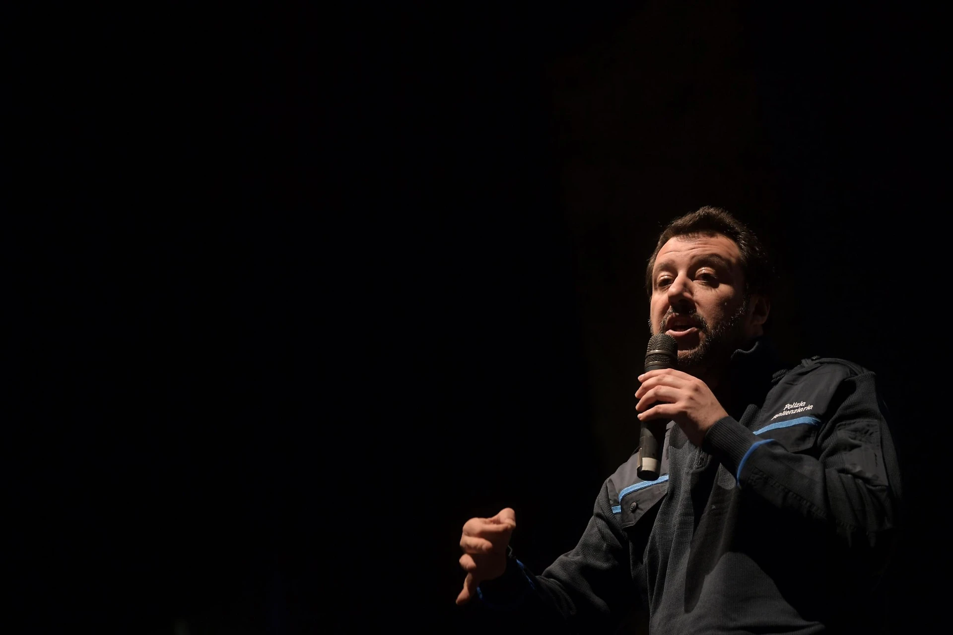 Matteo Salvini, ribolle il malcontento all'interno della Lega: gli attacchi di Bossi e Maroni