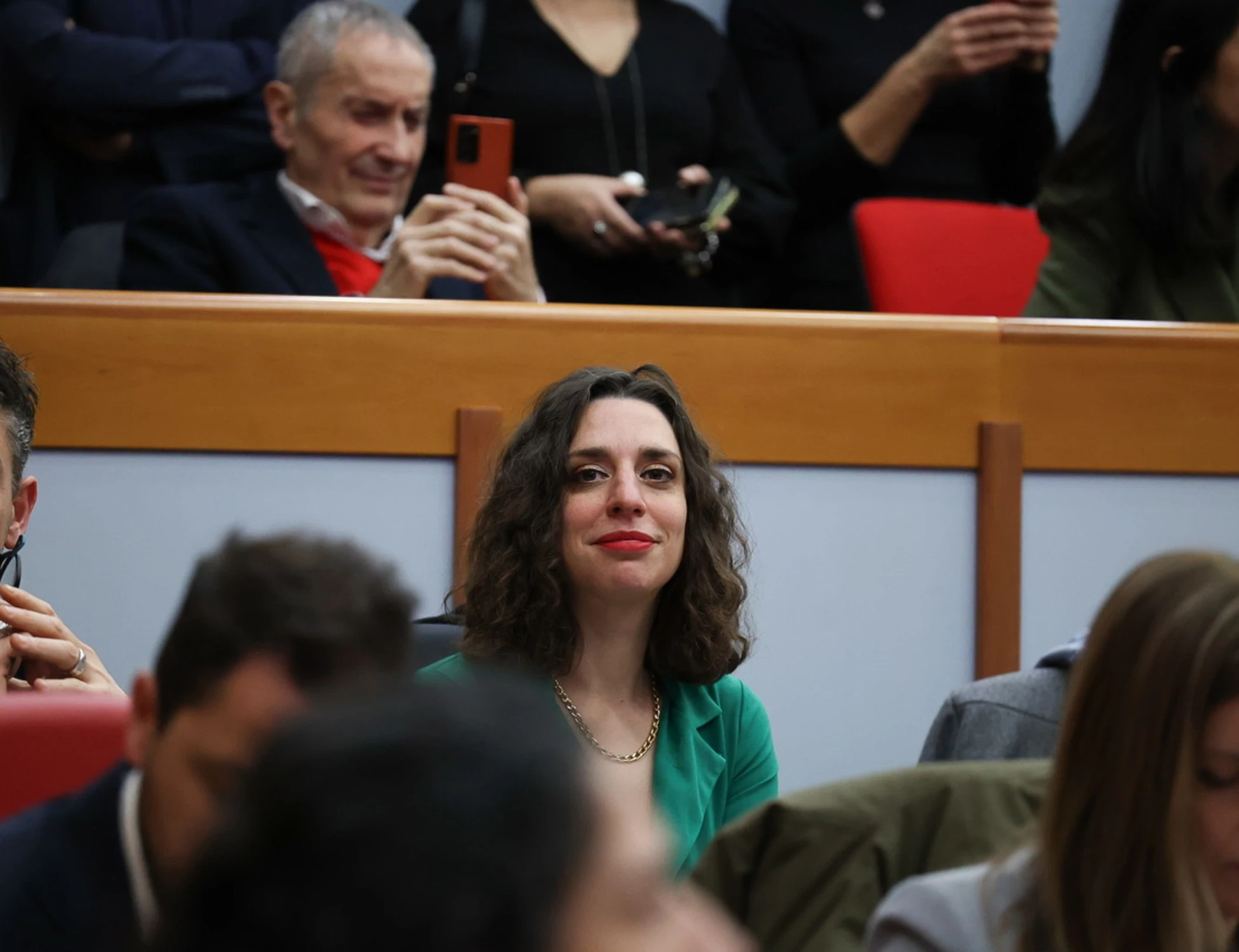 Avs, sfregio a Giorgia Meloni: Bonelli e Fratoianni come i bimbi