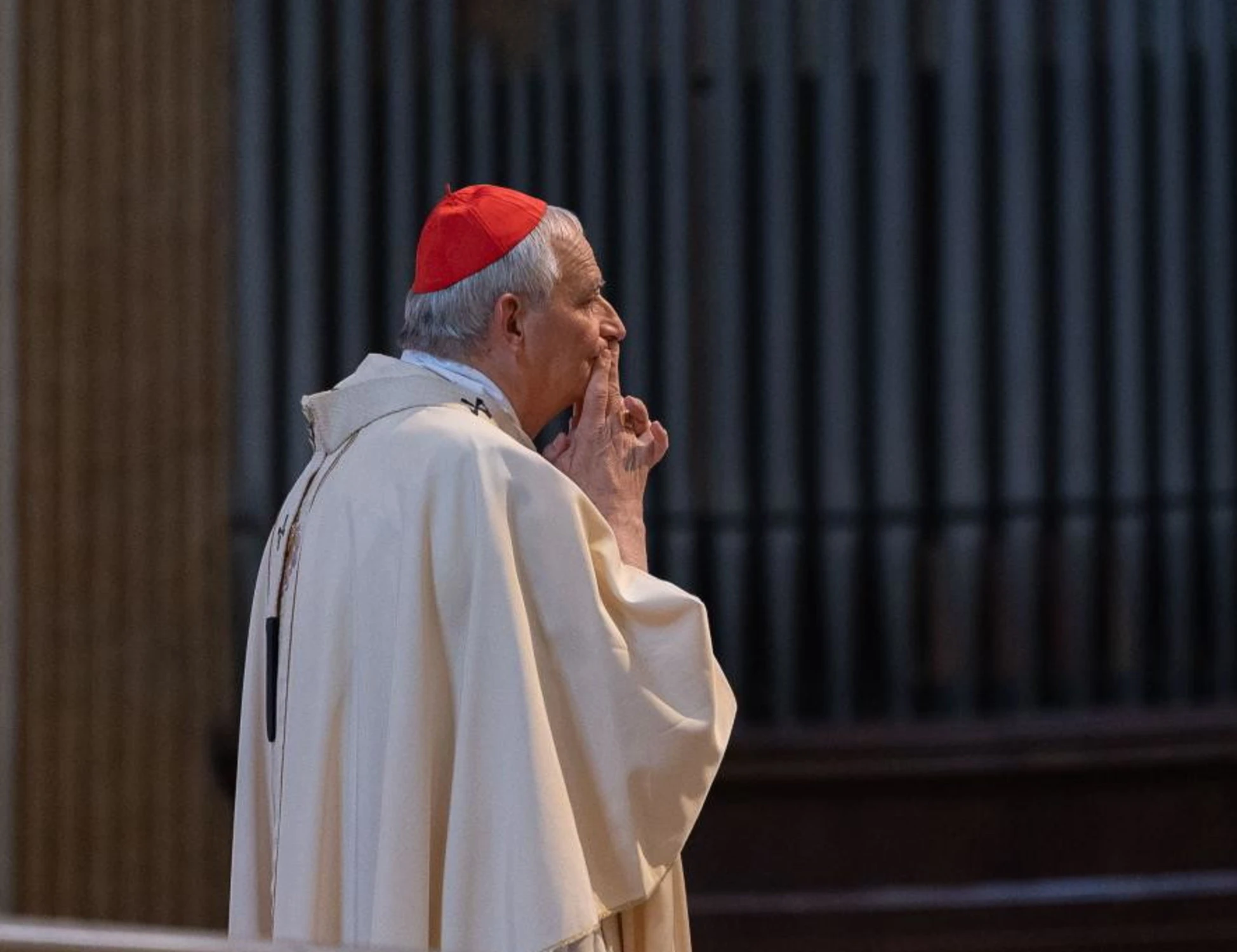 Zuppi si mette in mezzo tra la premier e il Papa