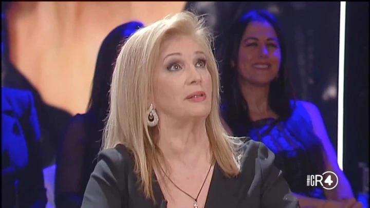 Lilli Gruber, l'attacco di Iva Zanicchi in diretta: "Ne ha di lingue in bocca. Sdraiata sulla scrivania..."